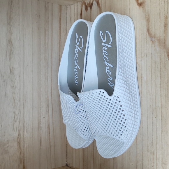 Skechers Plastic Waffle Design Open Toe Wedges - Picture 5 of 9